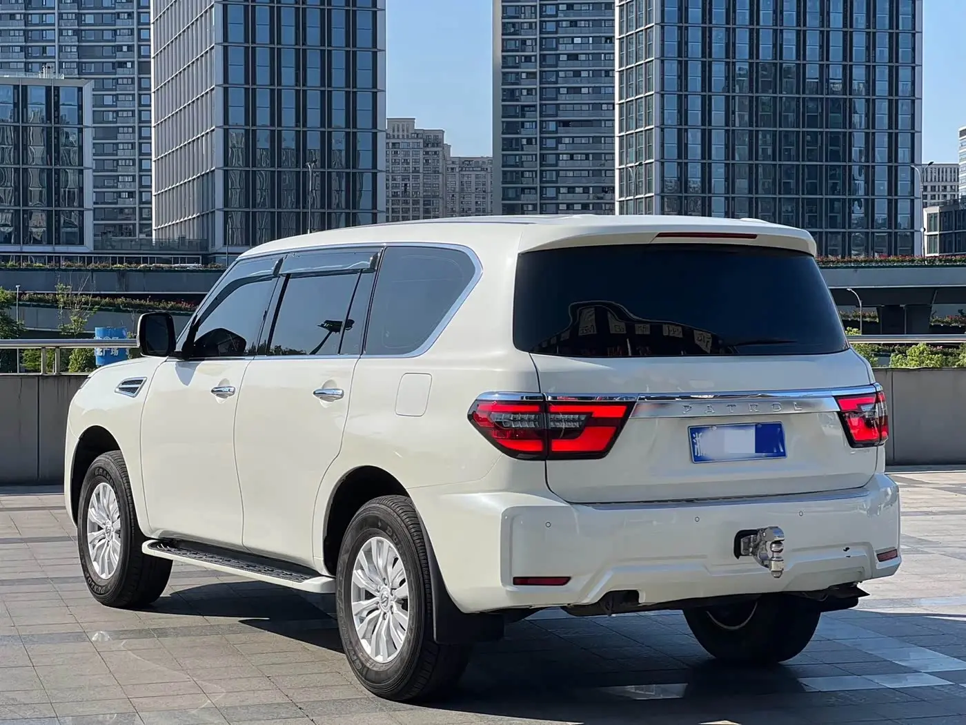 Nissan Patrol 2018 — Photo 3/9