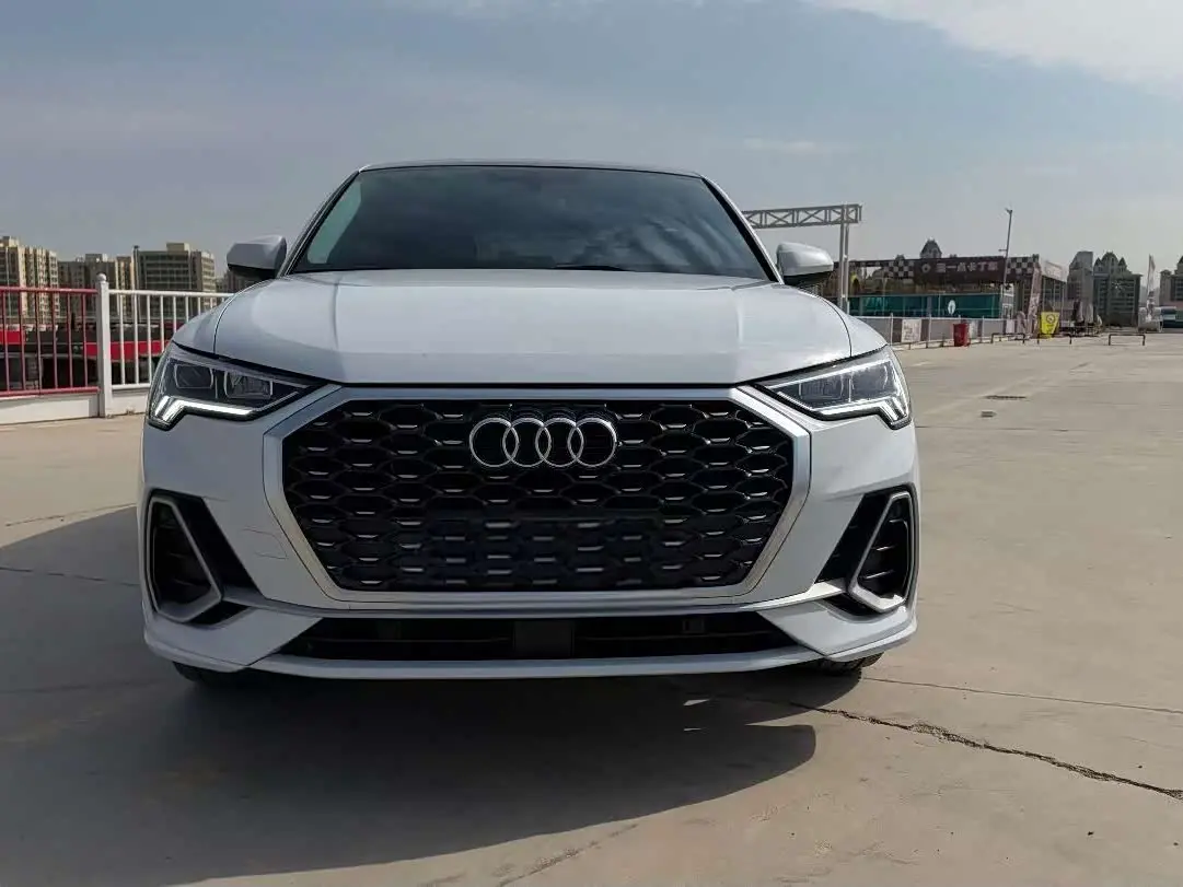 Audi Q3 2021 — Фото 2/10