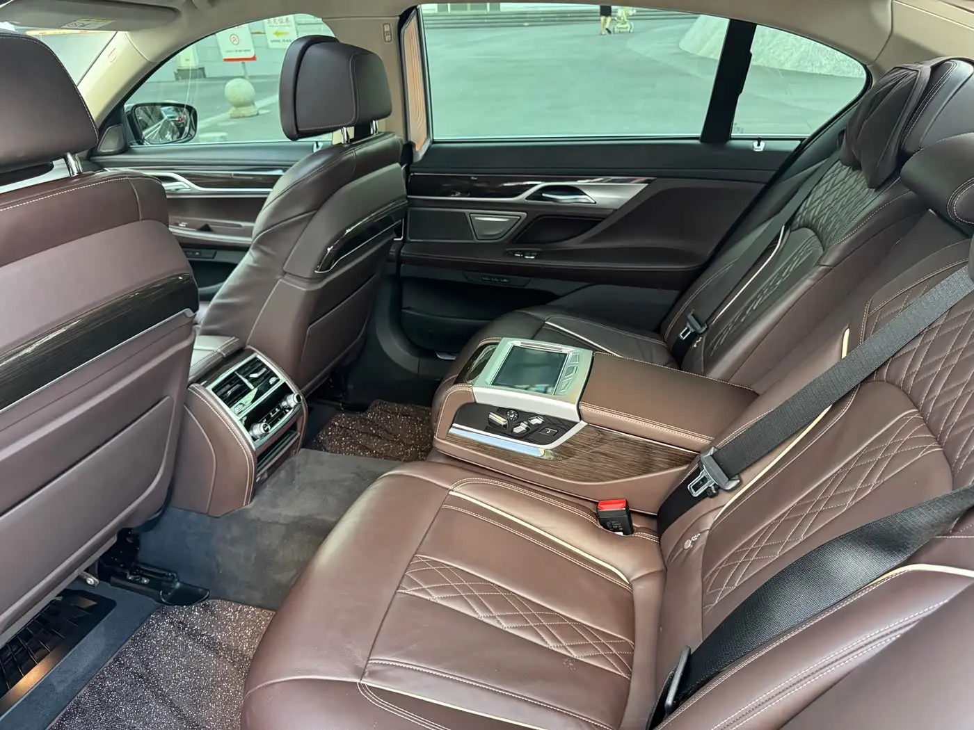 BMW 7 Series 2020 — Фото 6/12