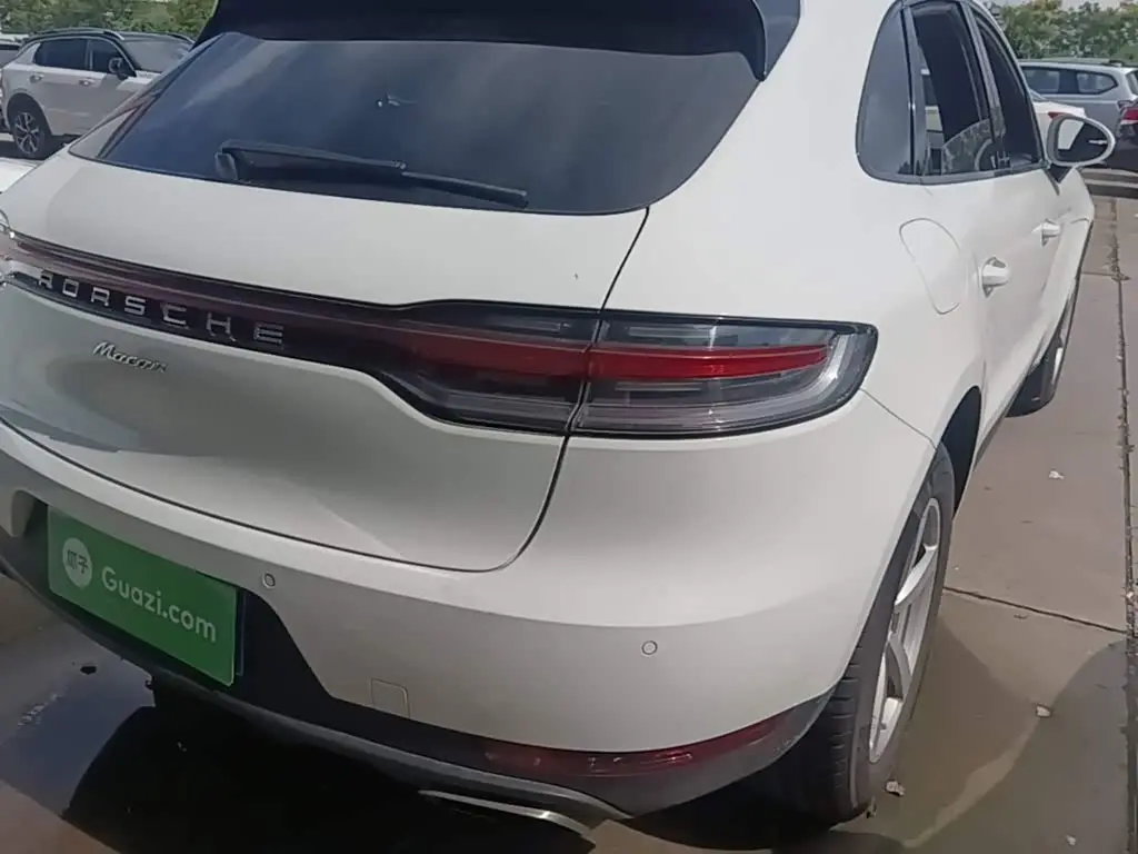 Porsche Macan 2019 — Photo 8/20