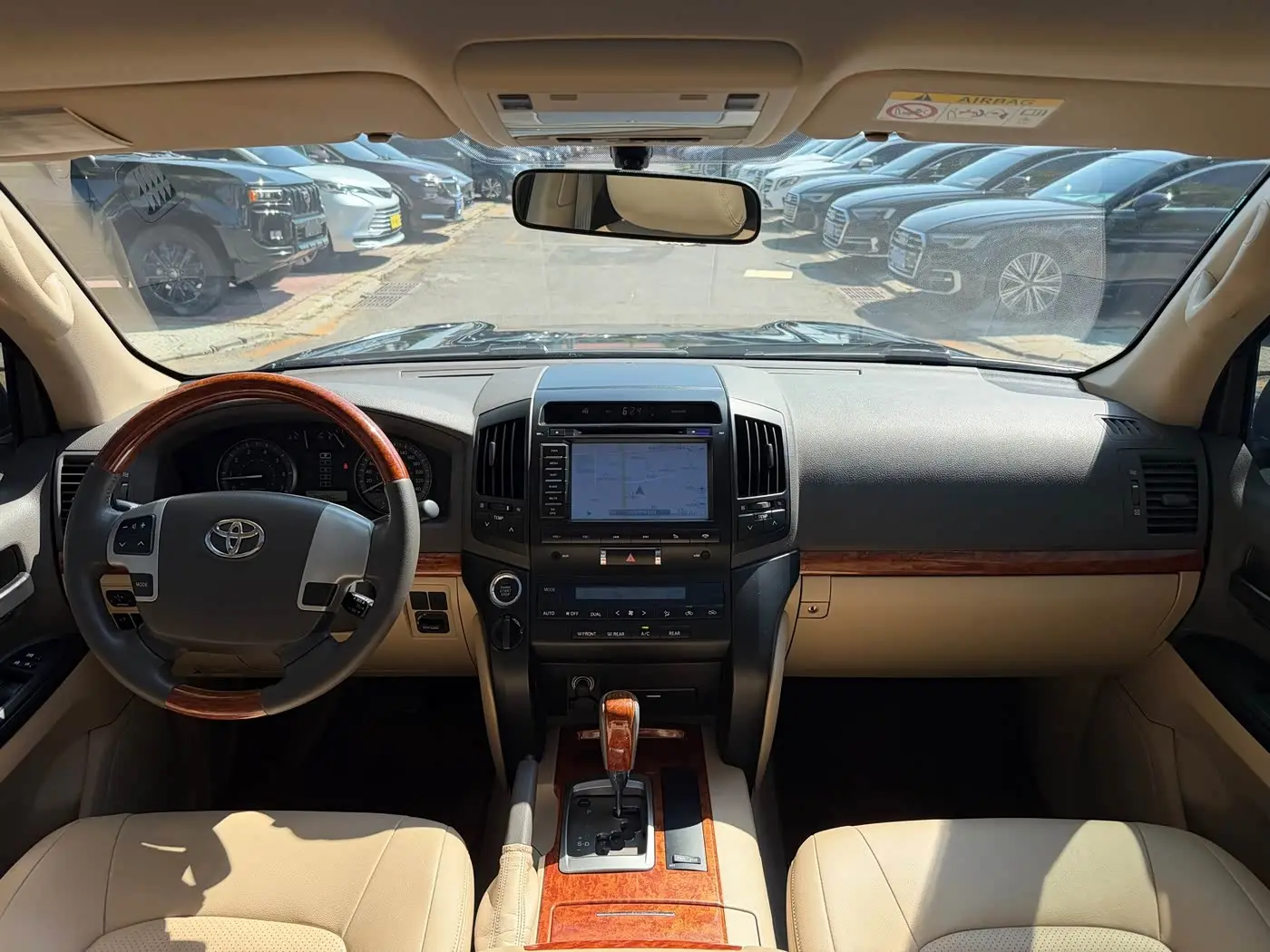 Toyota Land Cruiser 2015 — Photo 7/17