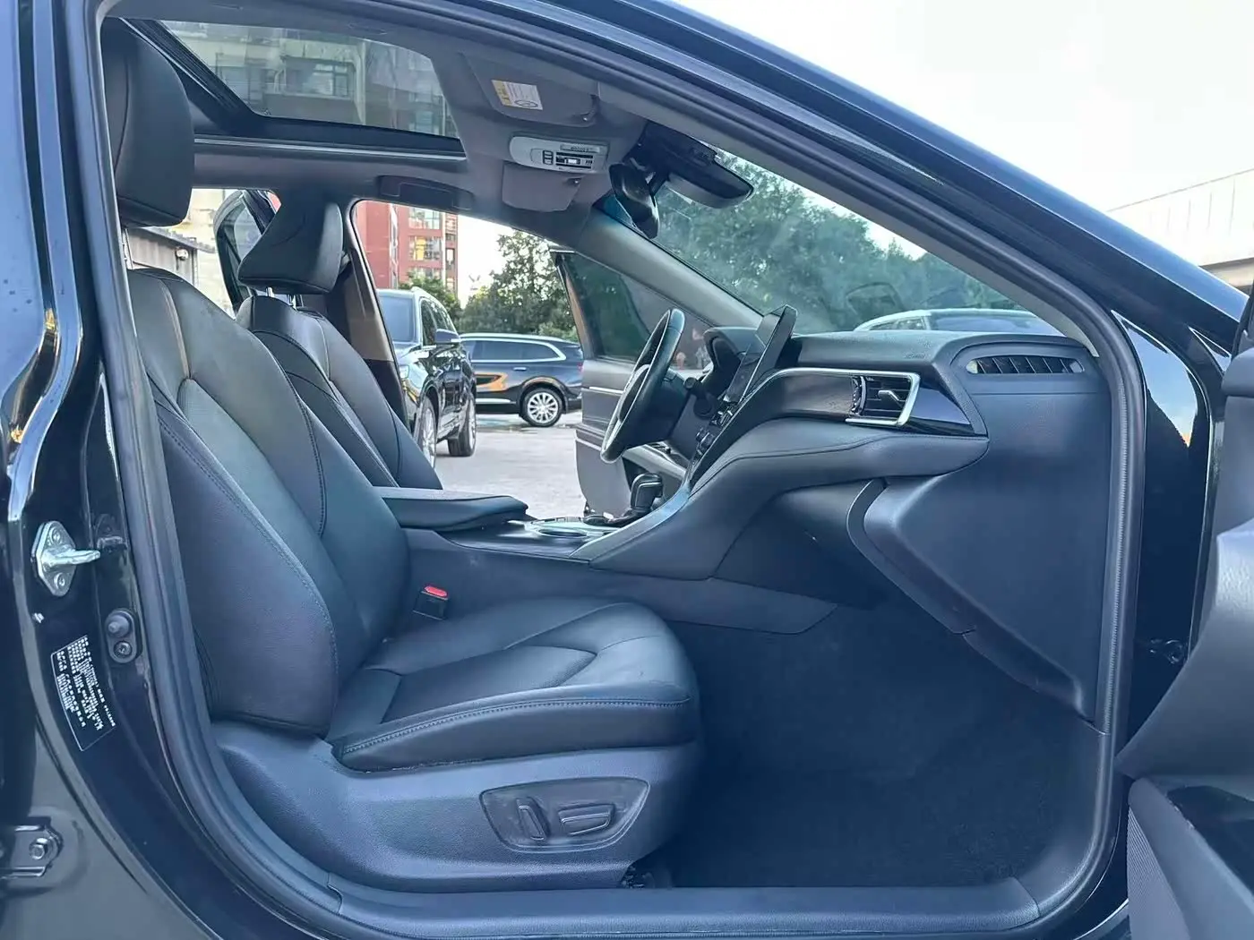 Toyota Camry 2022 — Photo 7/9