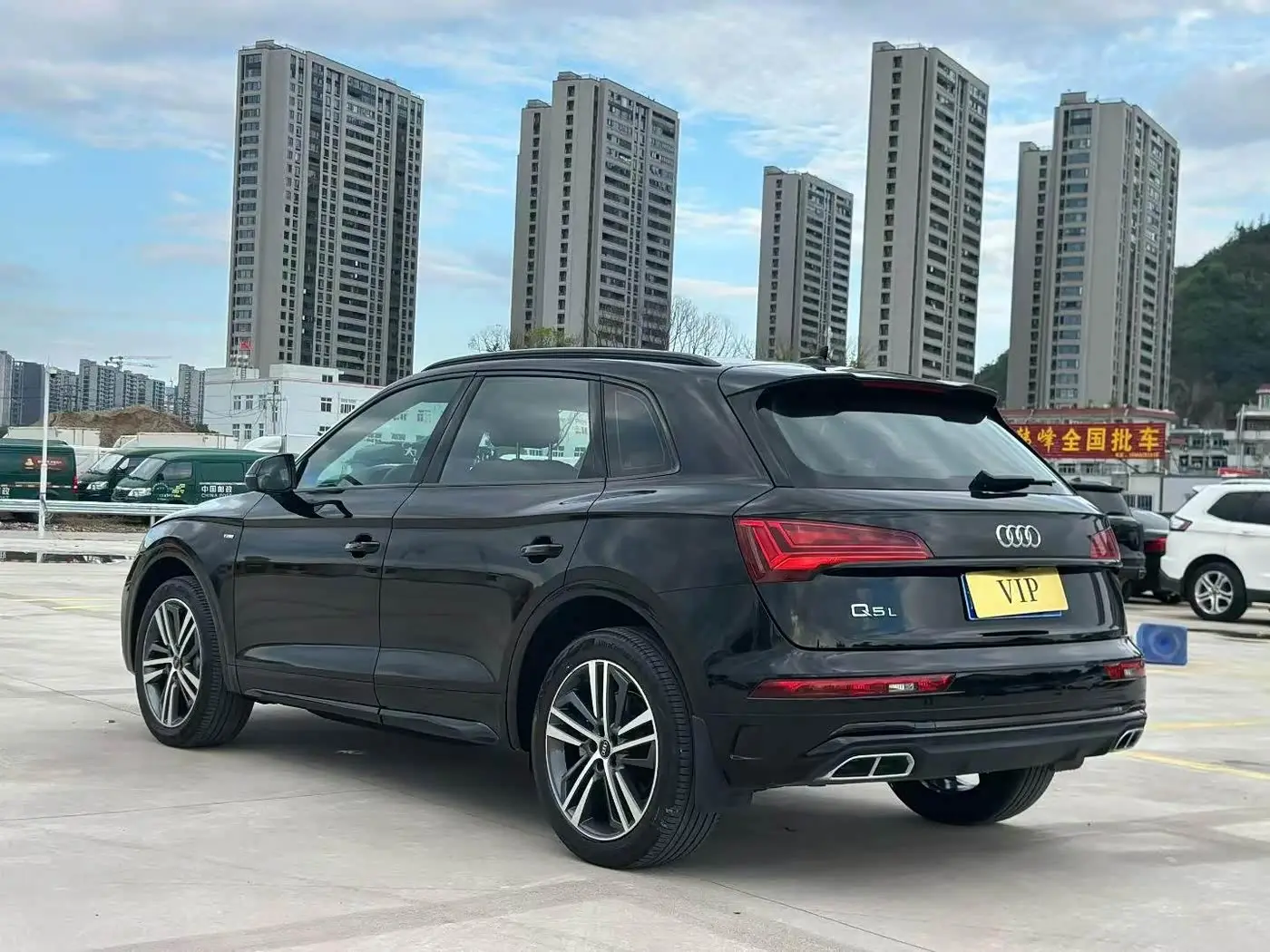 Audi Q5L 2023 — Фото 7/9