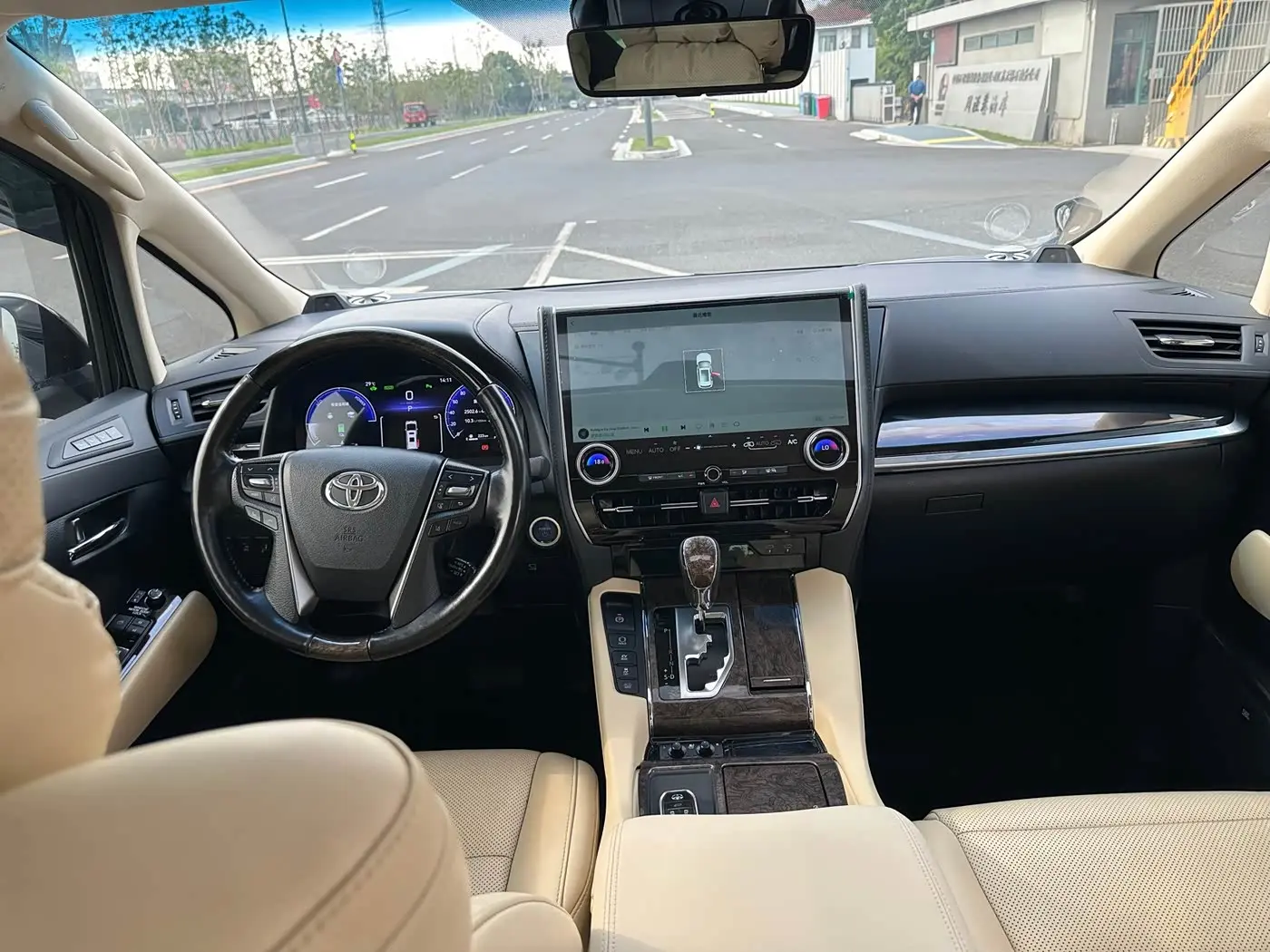 Toyota Vellfire 2019 — Photo 7/14