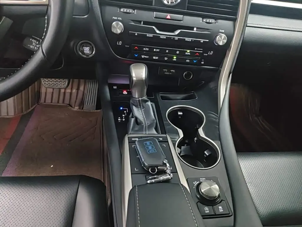 Lexus RX 2021 — Photo 14/20