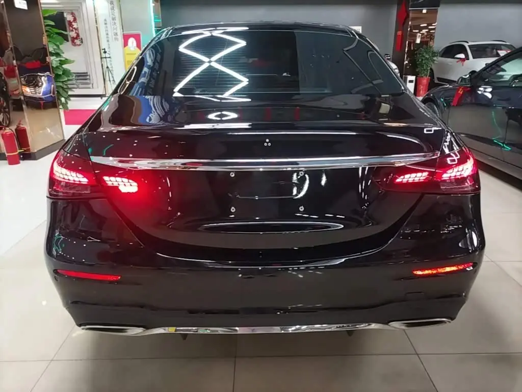Mercedes-Benz E-Class 2021 — Photo 5/19