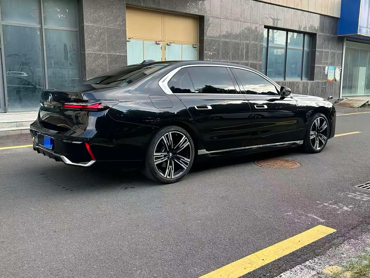 BMW 7 Series 2024 — Photo 4/9