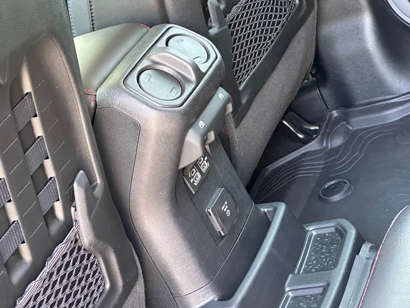Jeep Wrangler 2022 — Фото 12/19