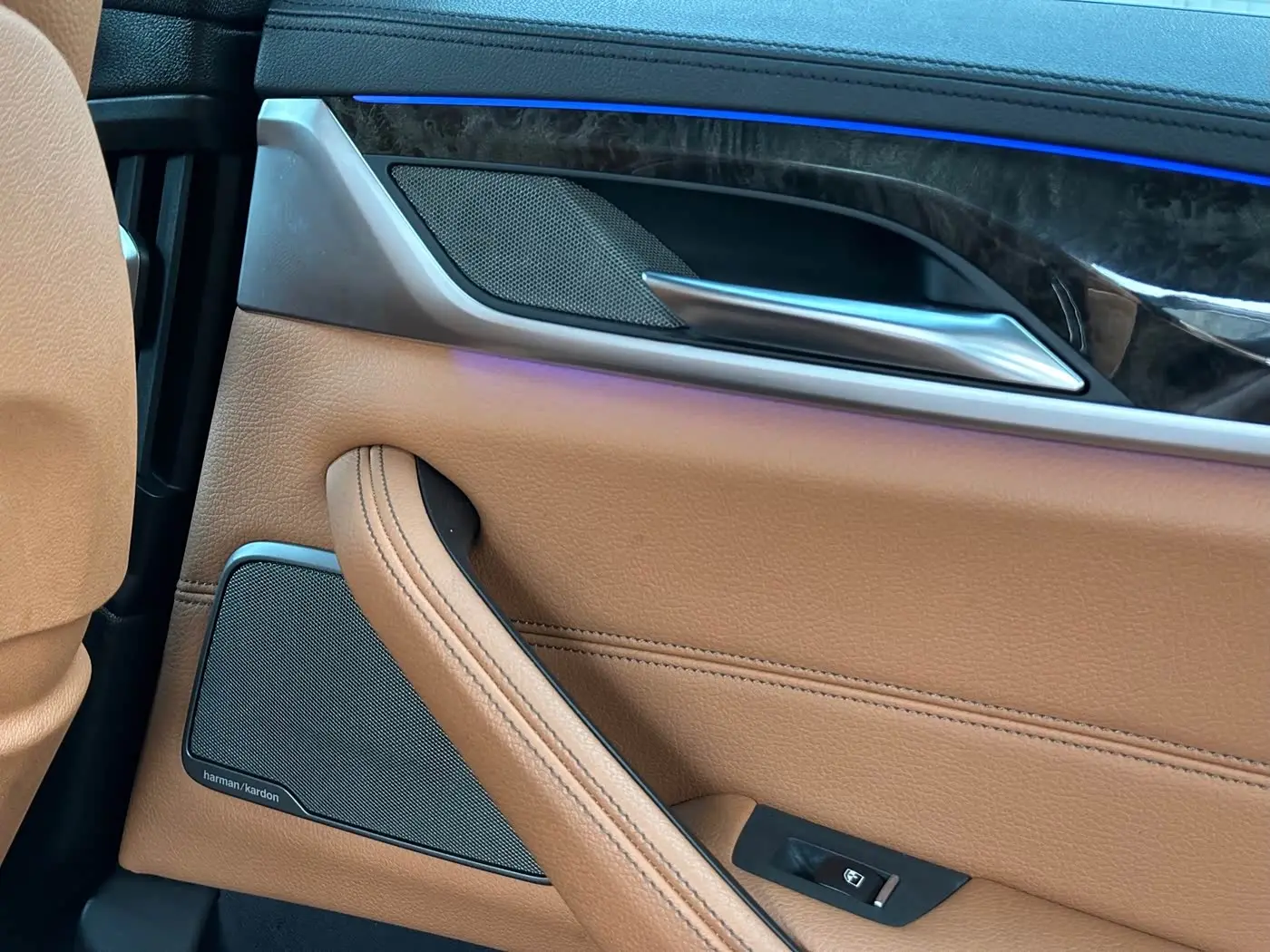 BMW 5 Series 2018 — Фото 10/14