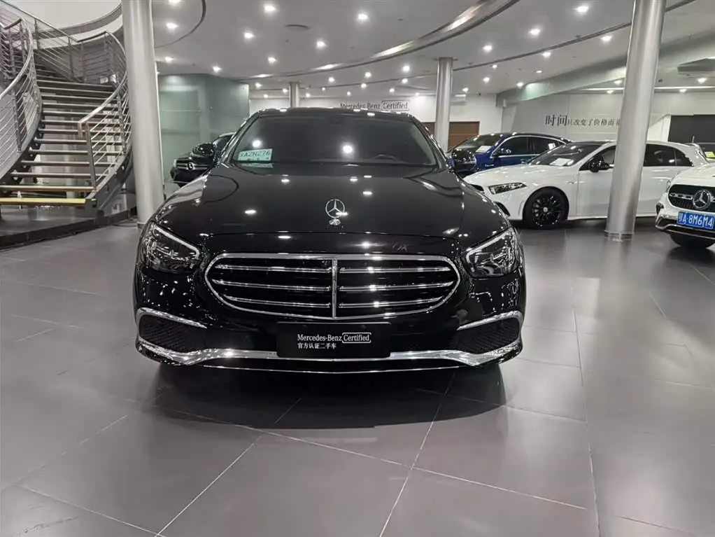 Mercedes-Benz E-Class 2023 — Photo 8/20