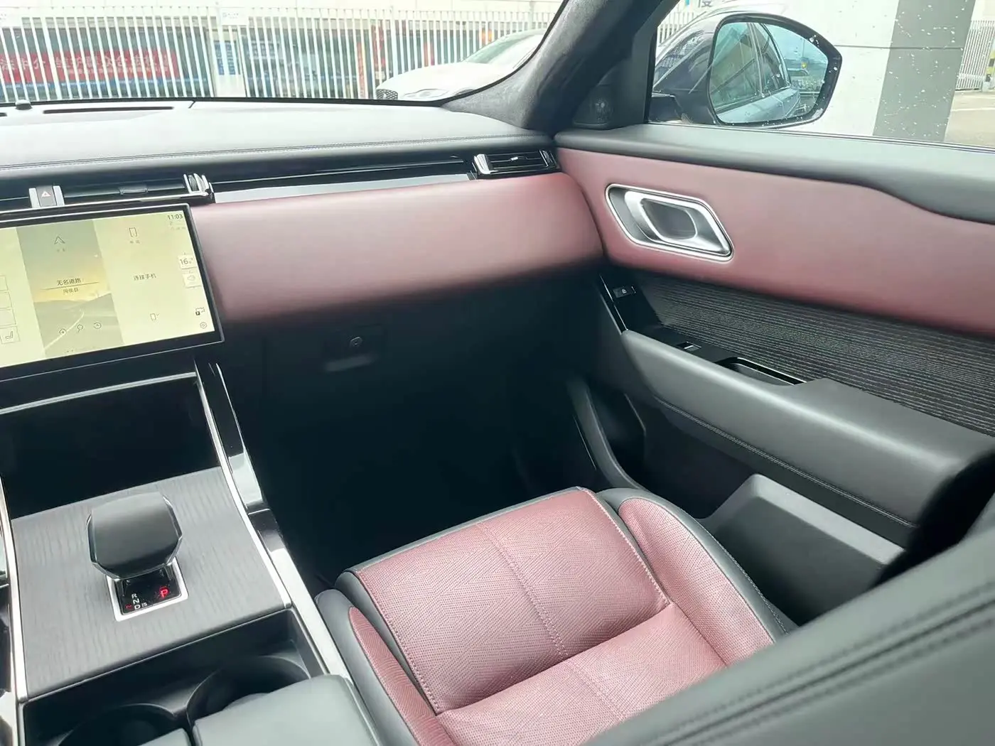 Land Rover Range Rover Velar 2023 — Photo 8/12