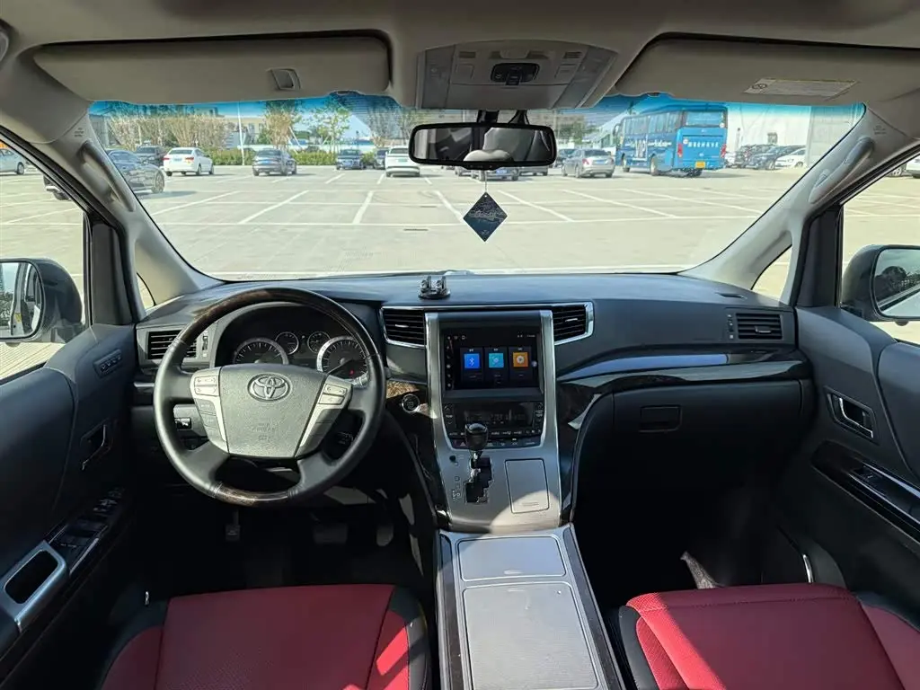 Toyota Alphard 2015 — Photo 9/20
