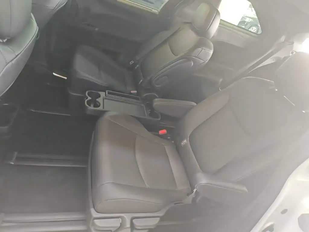 Toyota Granvia 2026 — Photo 17/20