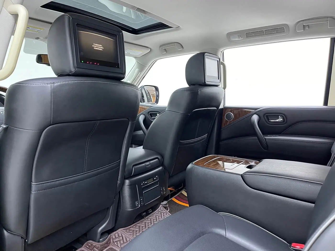 Infiniti QX80 2019 — Photo 11/15