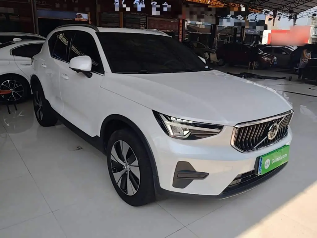 Volvo XC40 2023 — Фото 4/20
