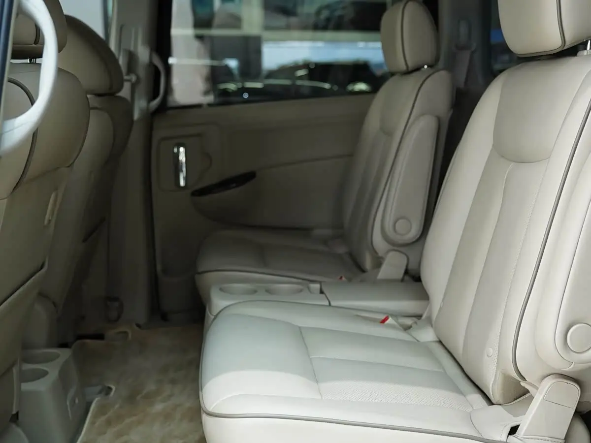 Nissan Quest 2016 — Photo 13/19