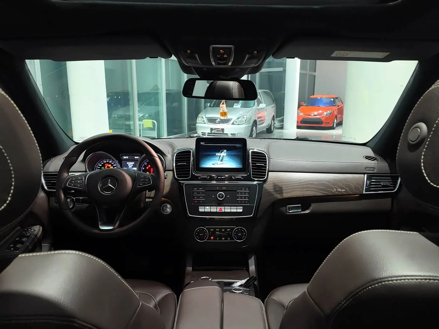 Mercedes-Benz GLE 2017 — Photo 13/15