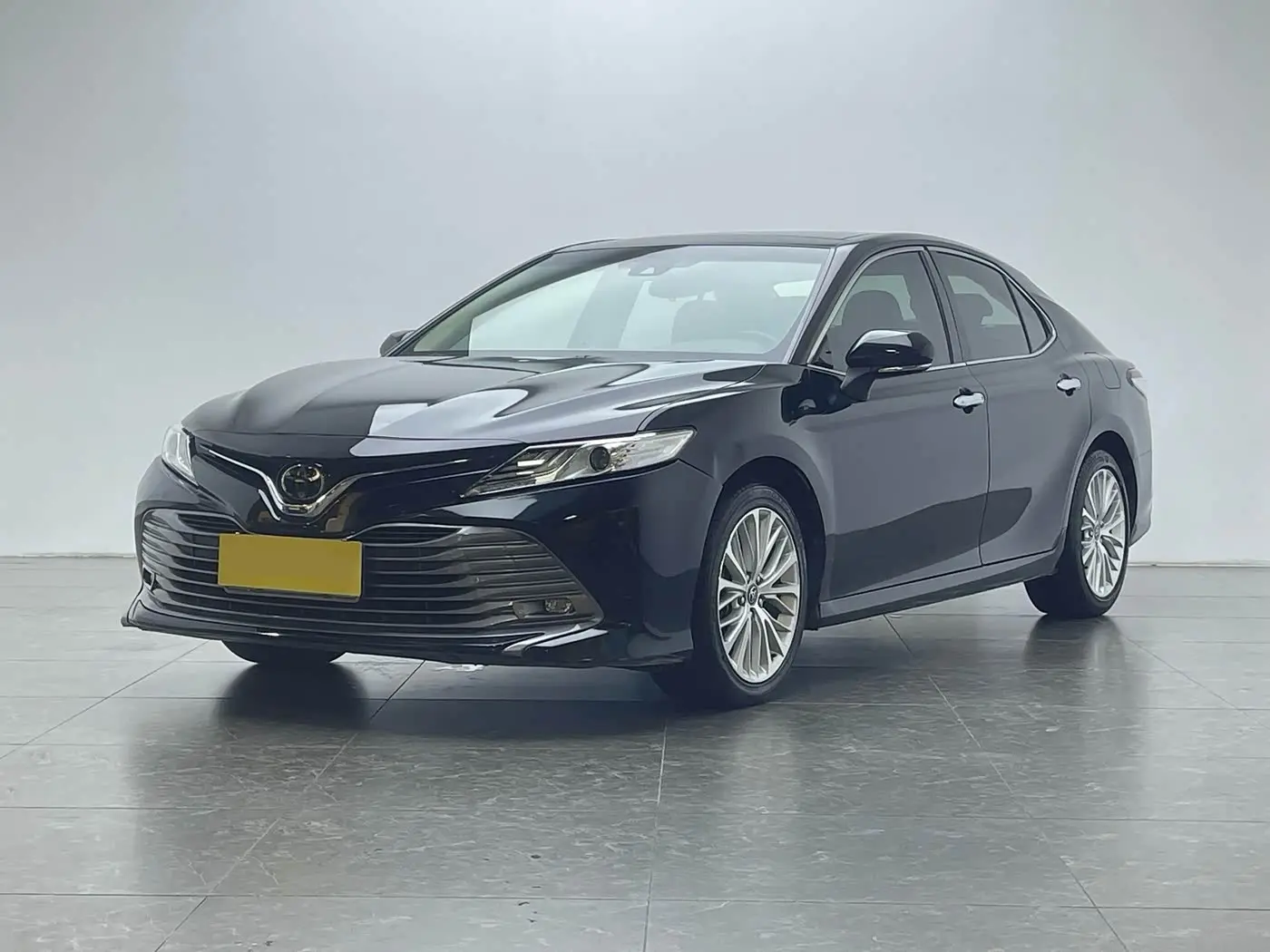 Toyota Camry 2019 — Фото 1/20