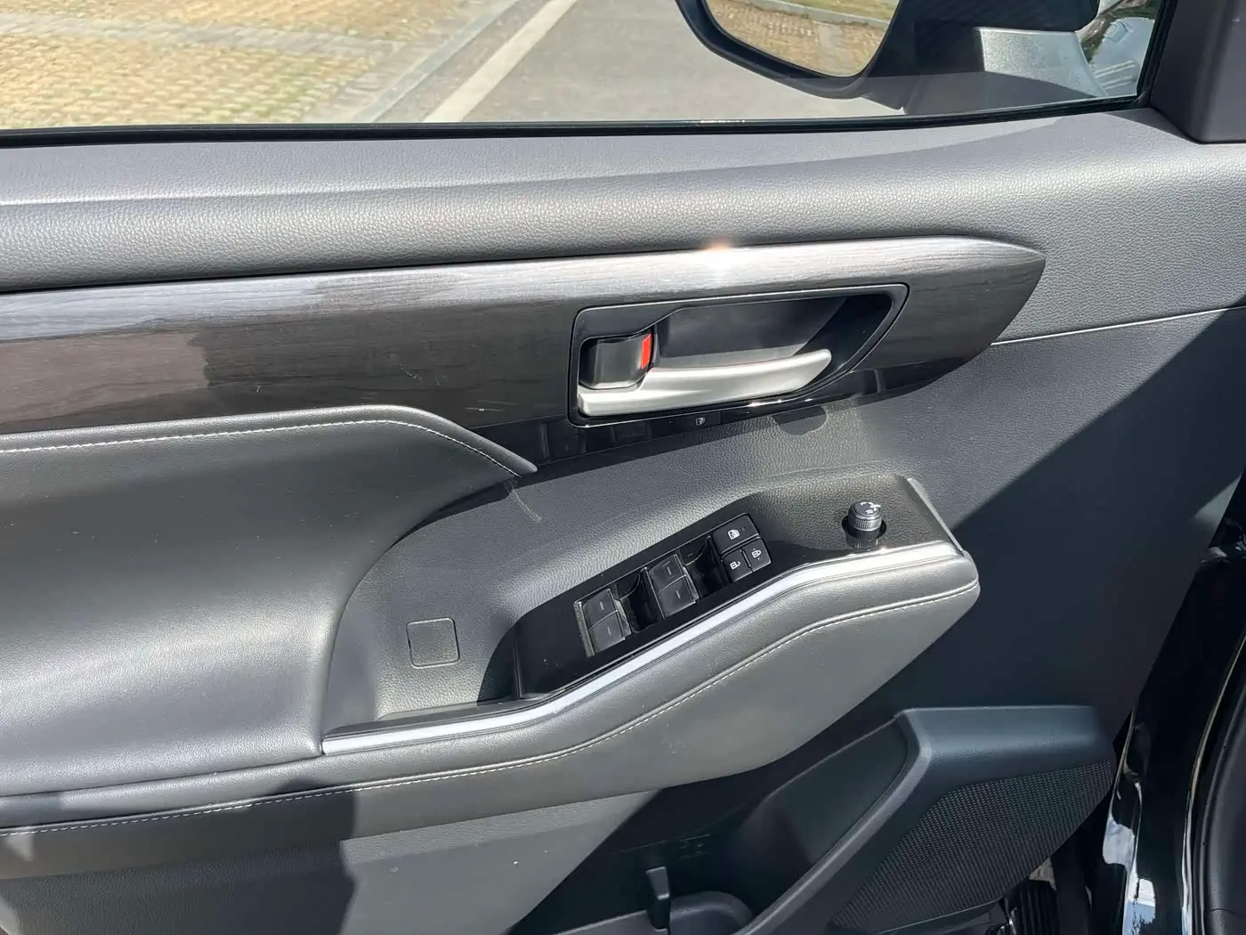 Toyota Crown Kluger 2024 — Photo 18/20