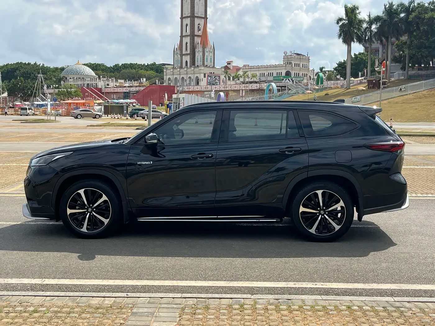 Toyota Crown Kluger 2024 — Photo 7/20