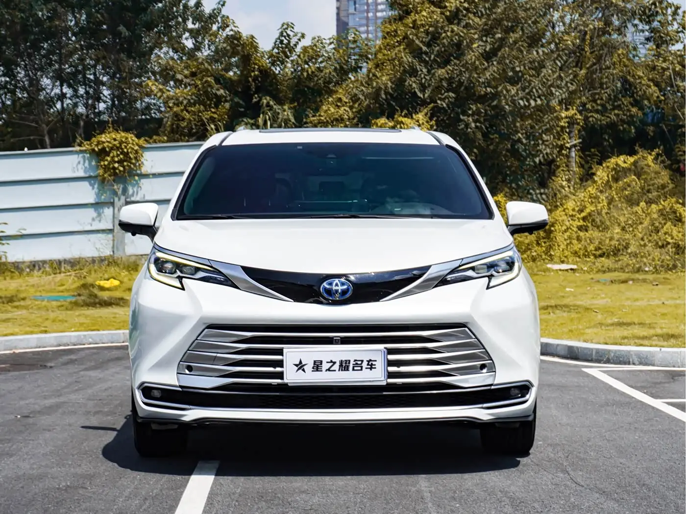 Toyota Sienna 2022 — Photo 3/20