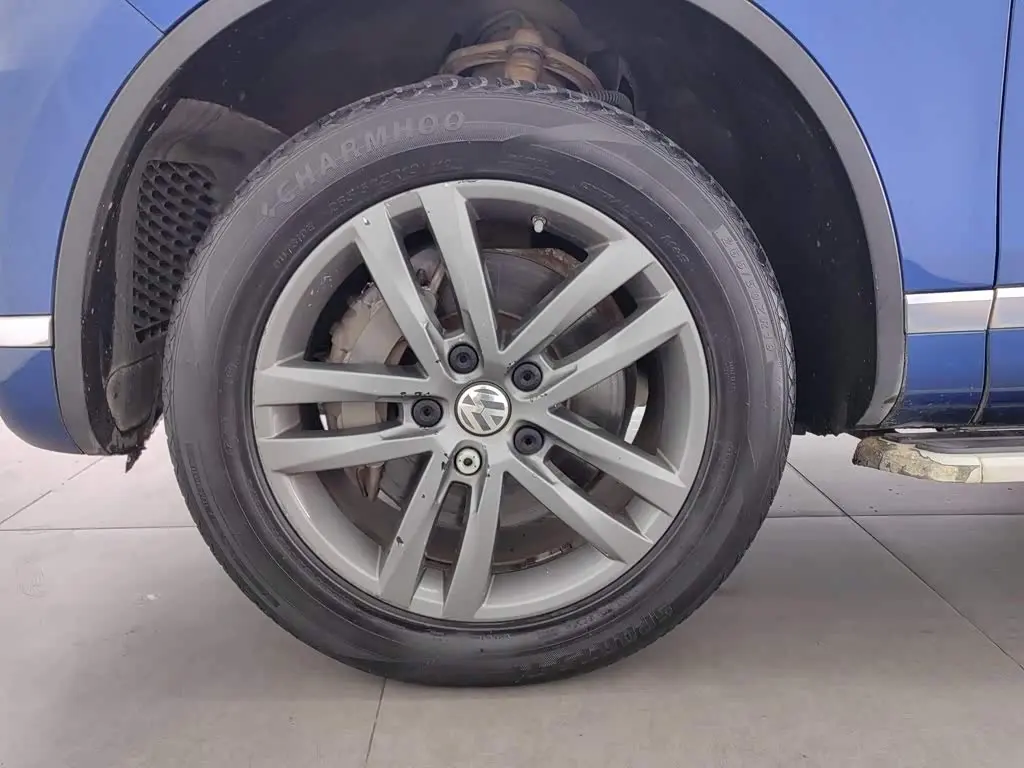 Volkswagen Touareg 2018 — Şəkil 17/20