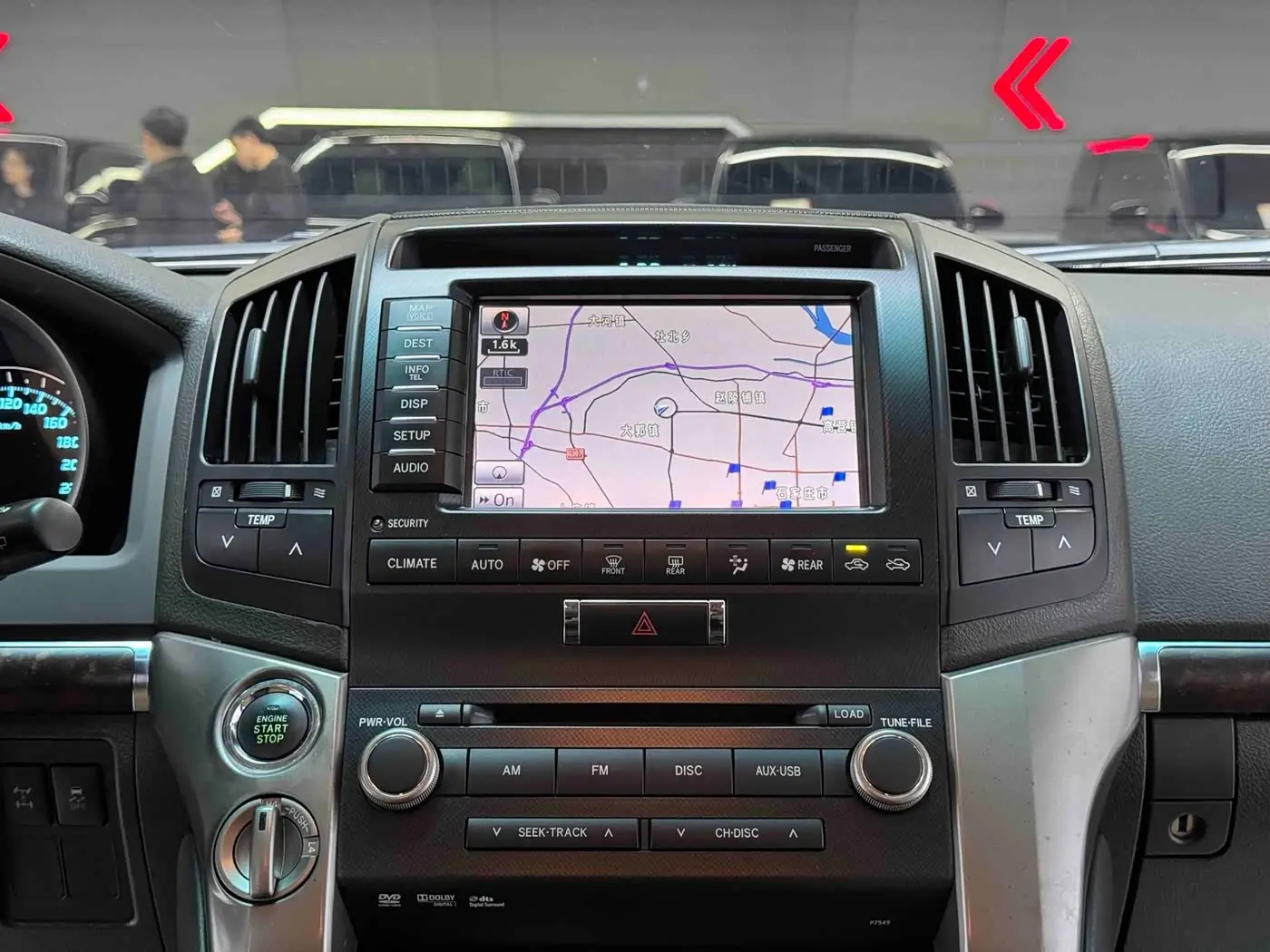 Toyota Land Cruiser 2010 — Photo 8/18