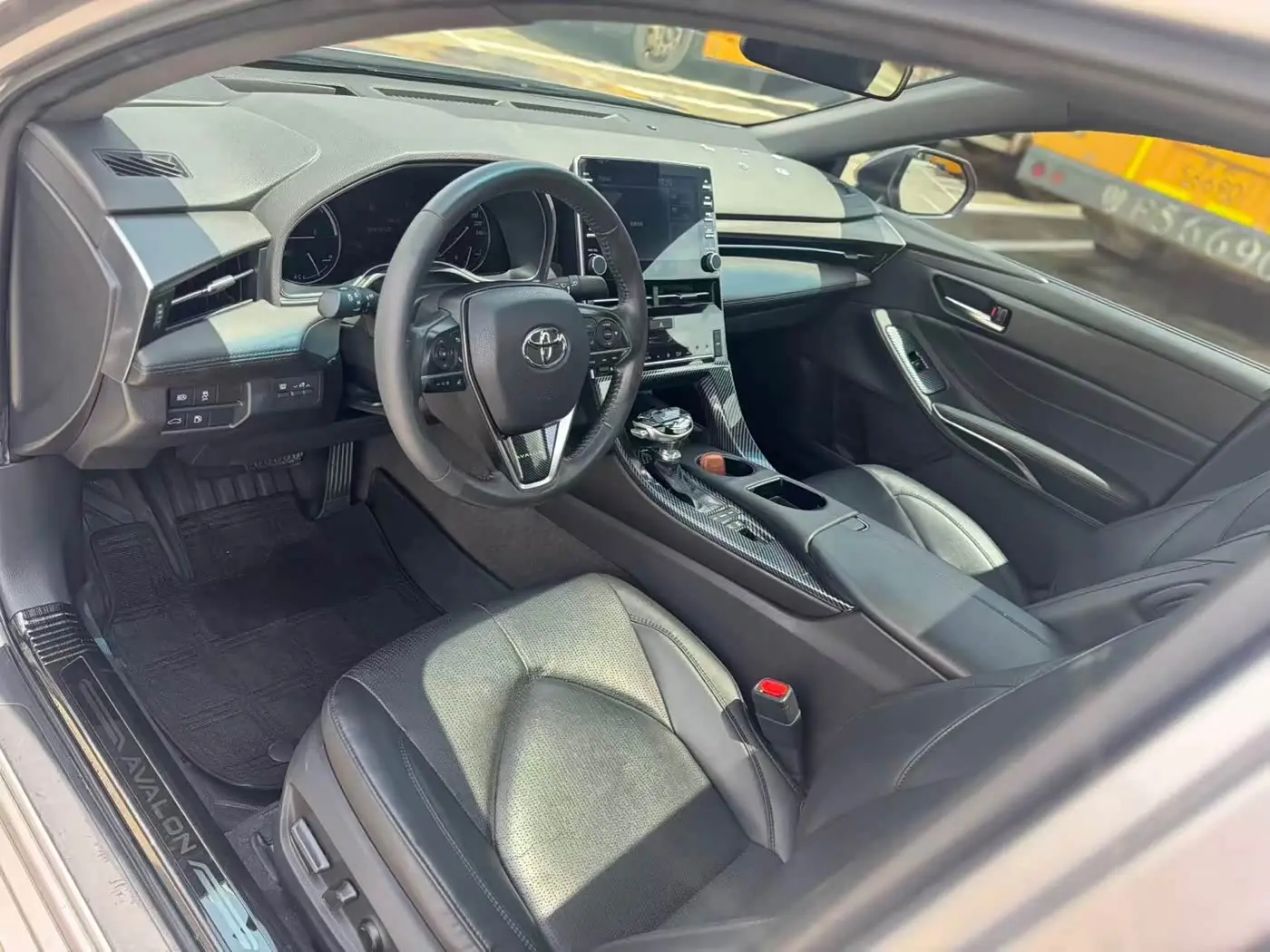 Toyota Avalon 2022 — Photo 4/9
