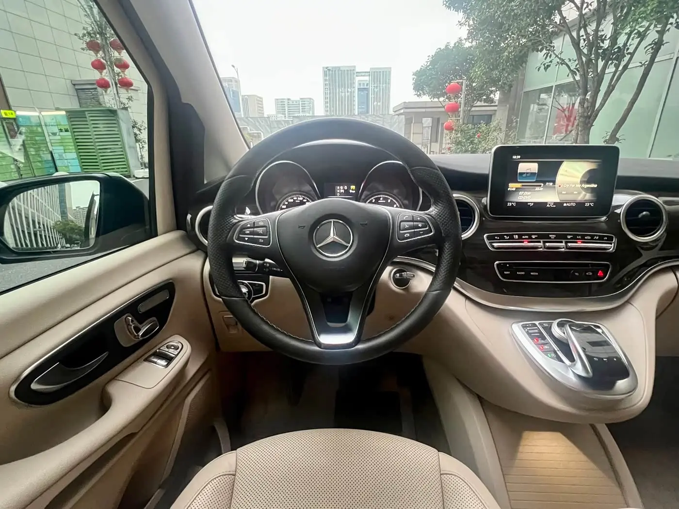 Mercedes-Benz V-Class 2018 — Фото 15/20