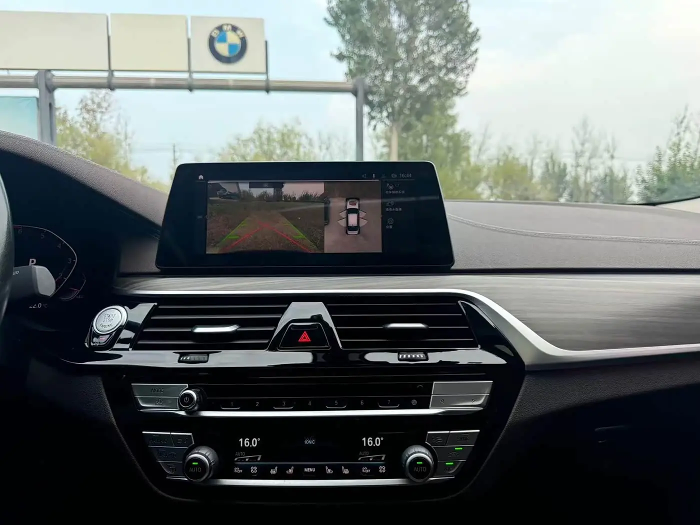 BMW 5 Series 2020 — Photo 12/15