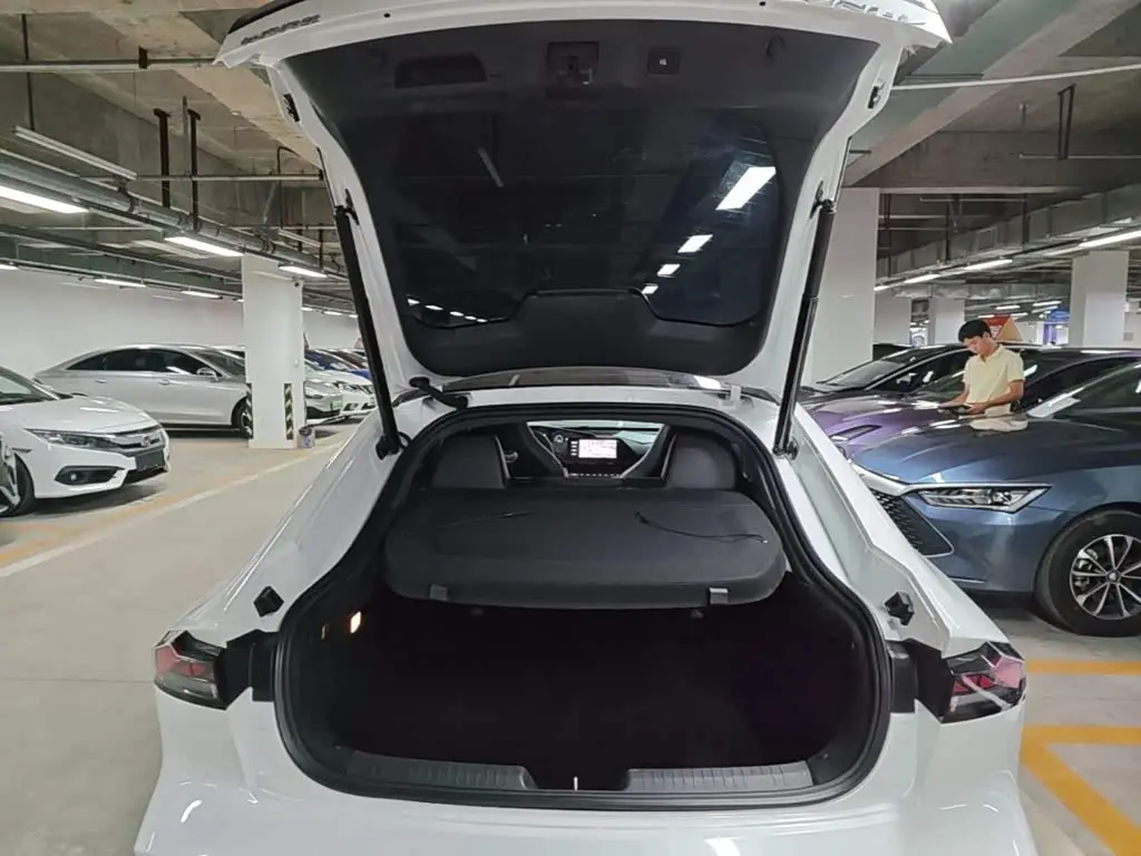 Changan UNI-V iDD 2025 — Photo 19/20