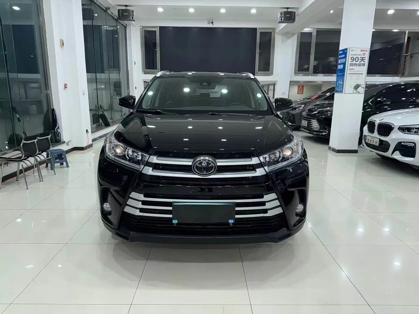 Toyota Highlander 2021 — Фото 2/18