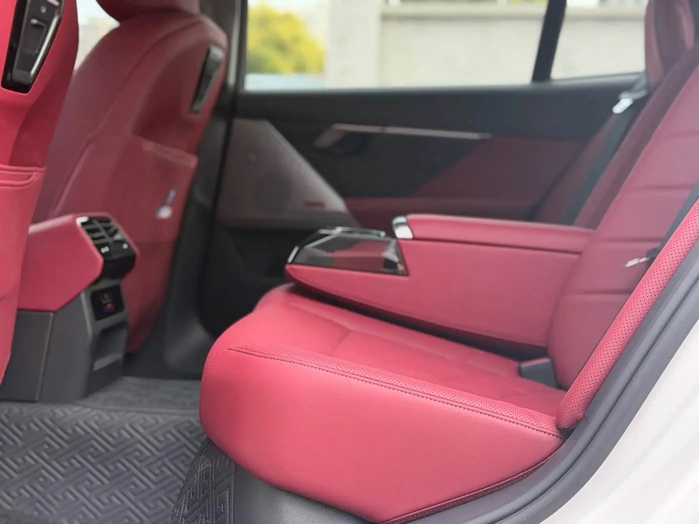 BMW 5 Series 2025 — Photo 7/17