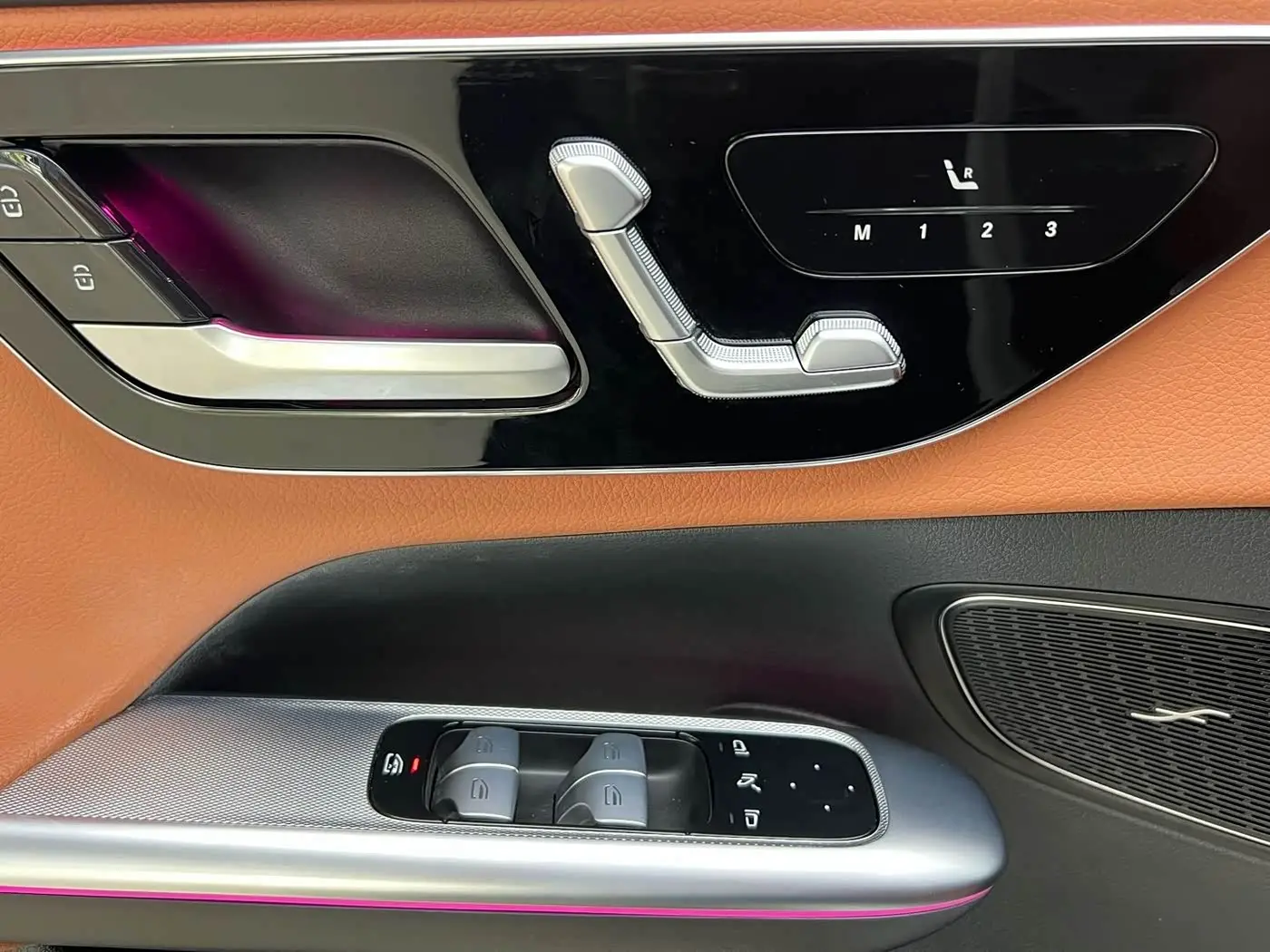 Mercedes-Benz GLC 2023 — Photo 18/20