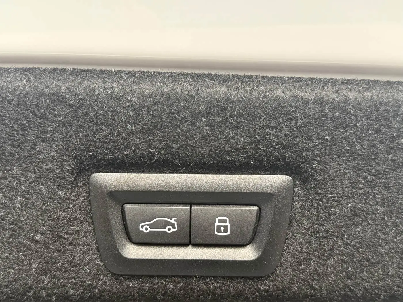 BMW 5 Series 2025 — Photo 10/17
