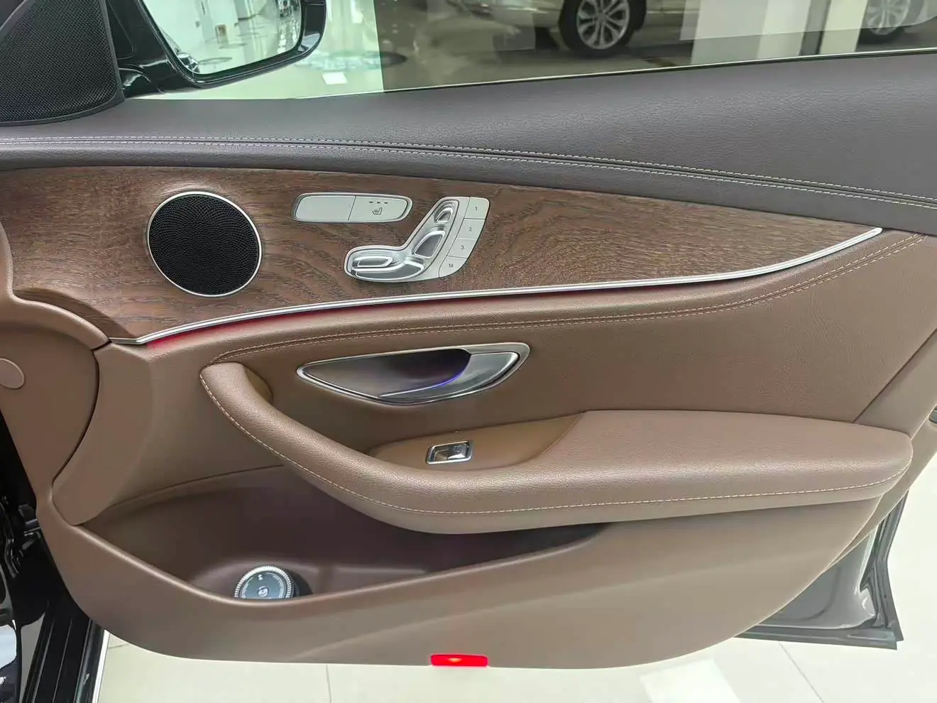Mercedes-Benz E-Class 2023 — Photo 20/20