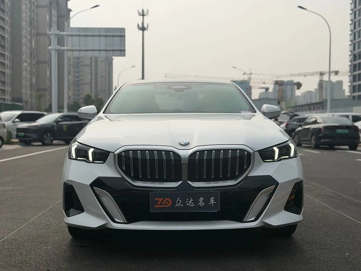 BMW 5 Series 2025 — Photo 2/17