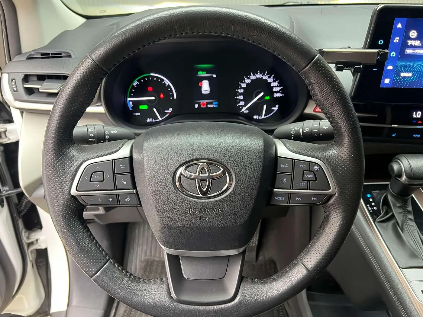 Toyota Granvia 2023 — Photo 4/20
