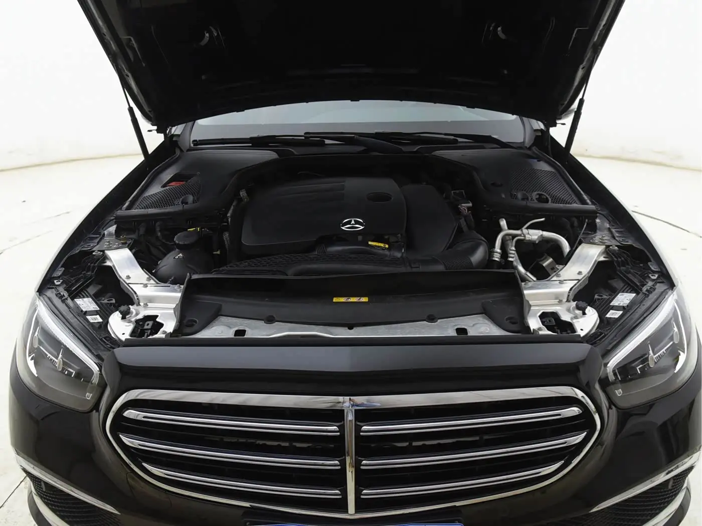 Mercedes-Benz E-Class 2023 — Photo 16/20