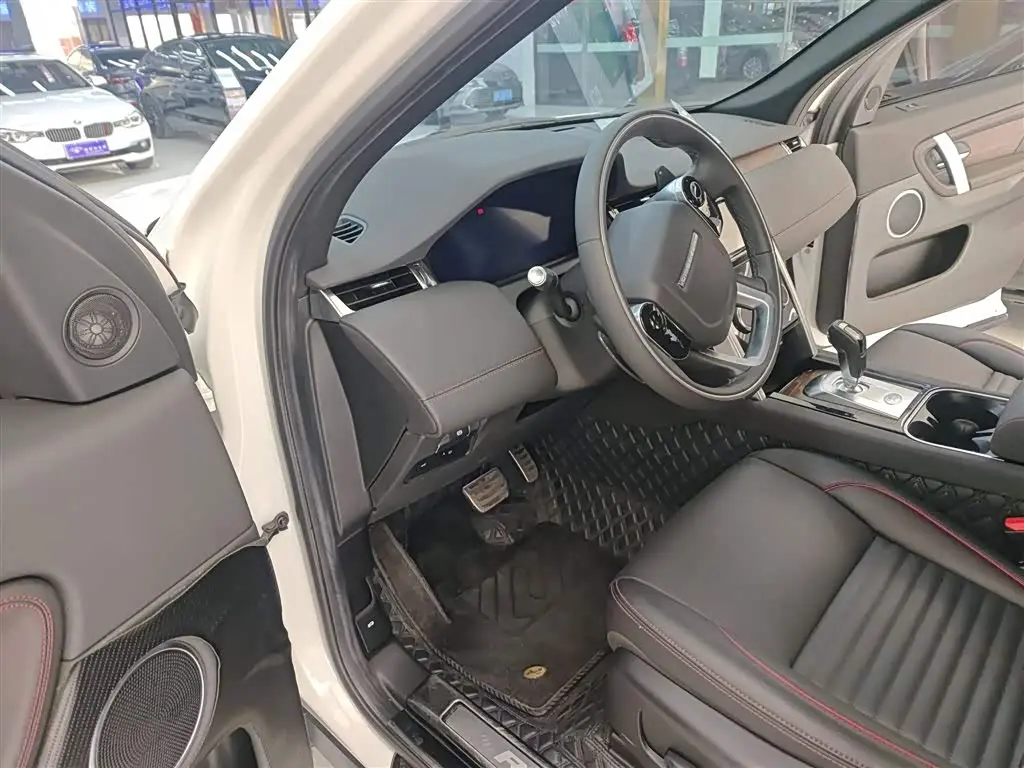 Land Rover Discovery Sport 2021 — Фото 16/20