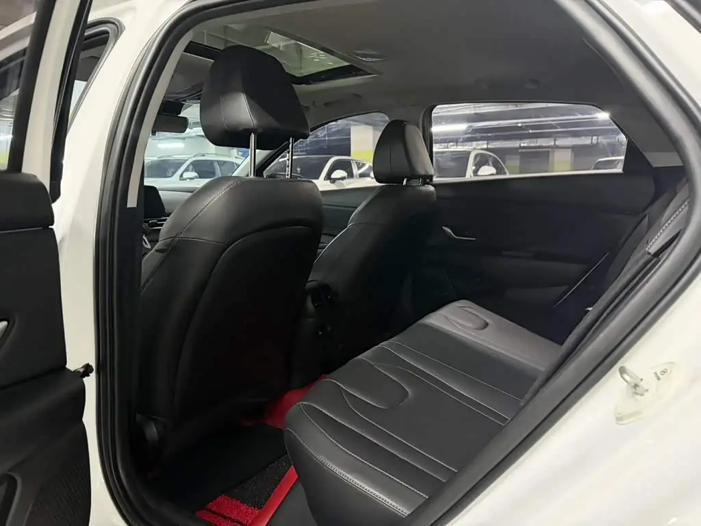 Hyundai Elantra 2023 — Photo 11/15