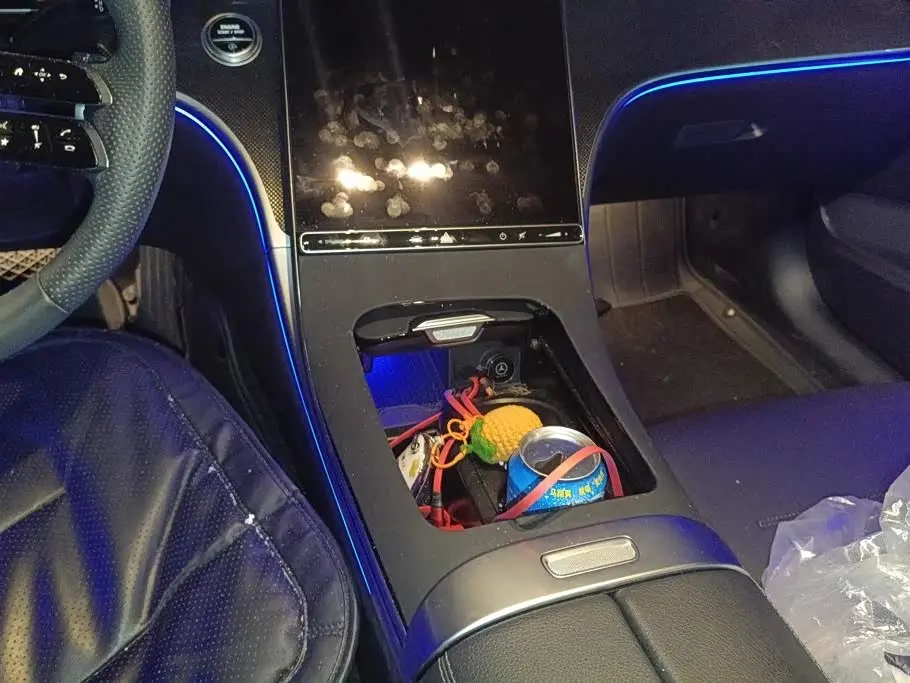 Mercedes-Benz C-Class 2025 — Photo 16/16