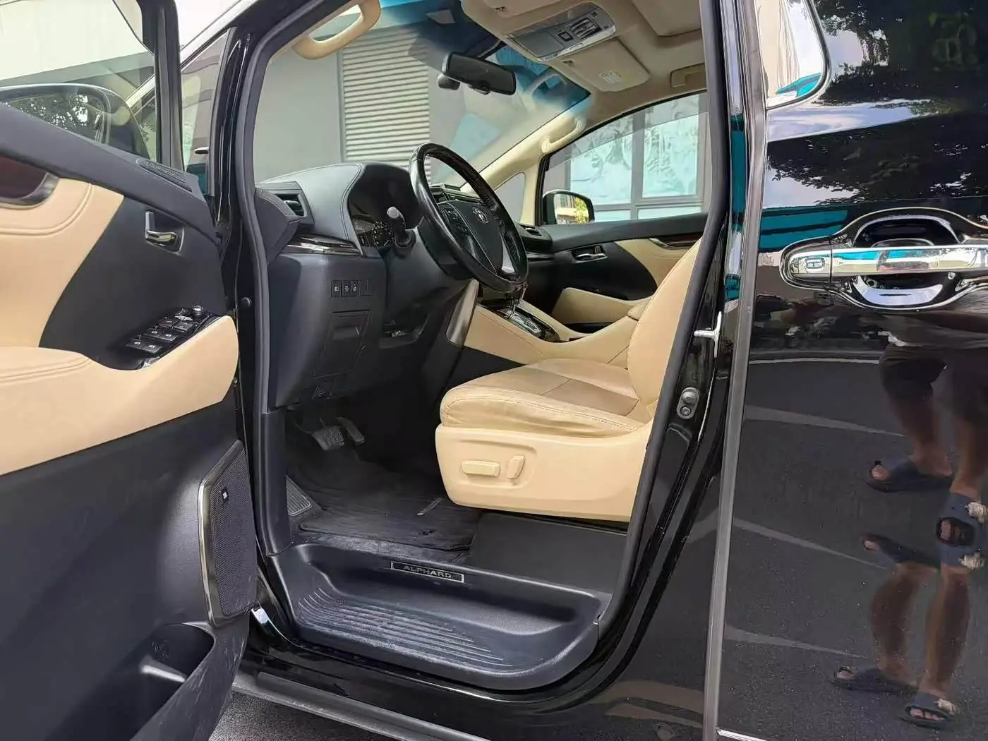 Toyota Alphard 2018 — Photo 6/9
