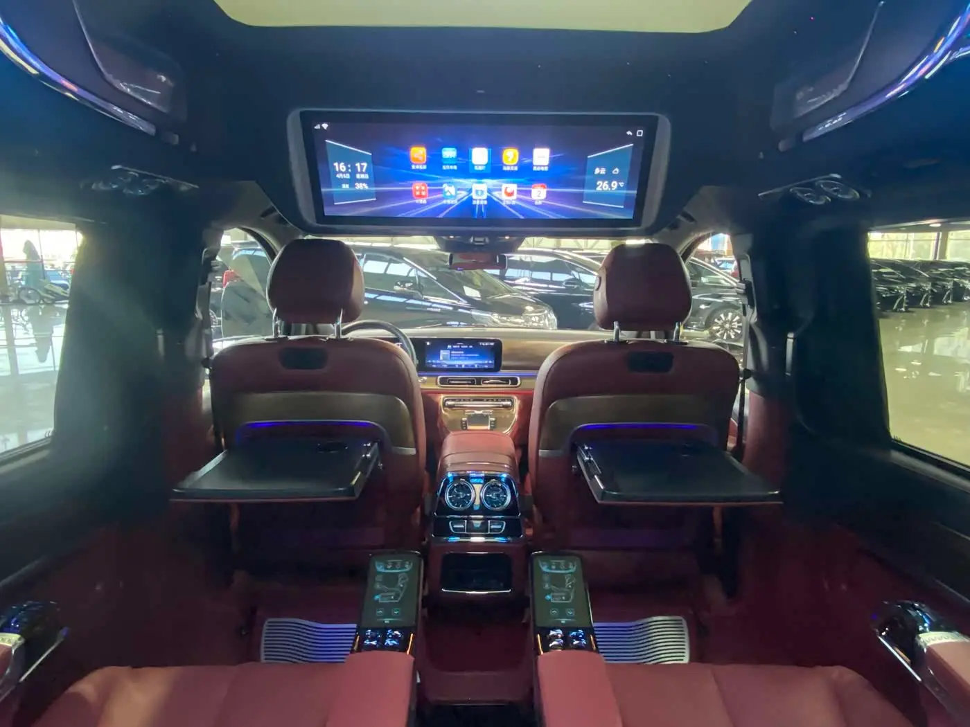 Mercedes-Benz V-Class 2025 — Photo 14/20