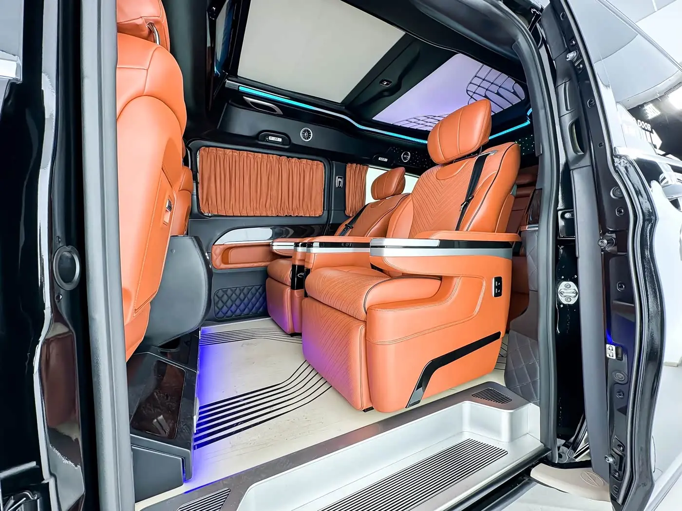 Mercedes-Benz V-Class 2022 — Фото 5/17