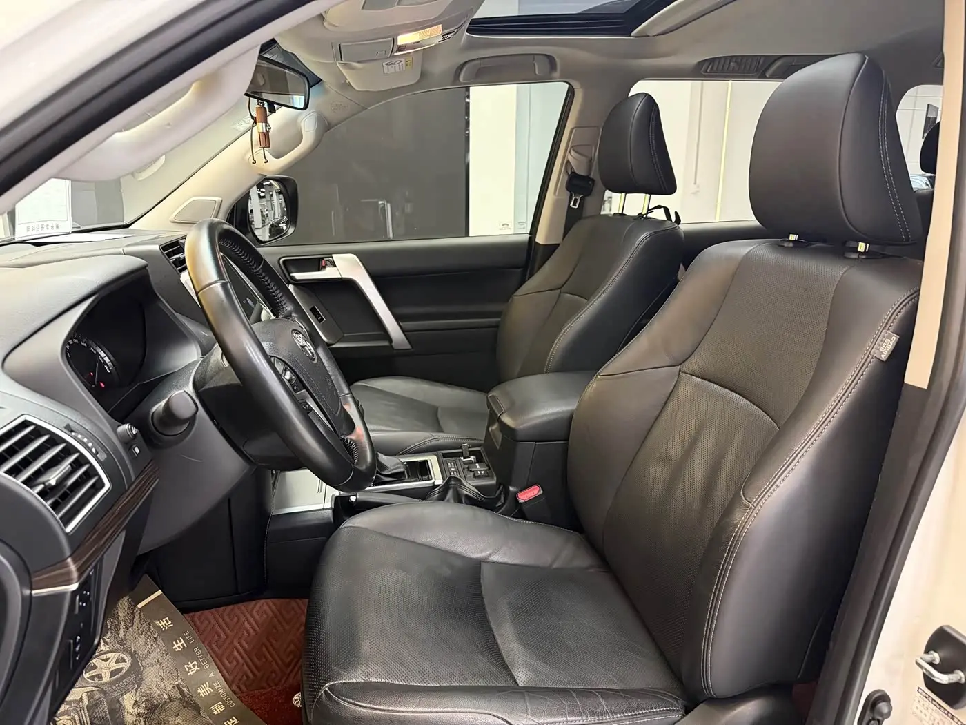 Toyota Prado 2019 — Photo 8/20