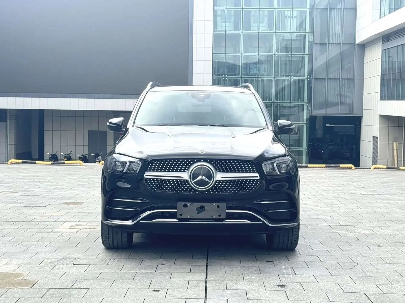 Mercedes-Benz GLE 2023 — Photo 2/11
