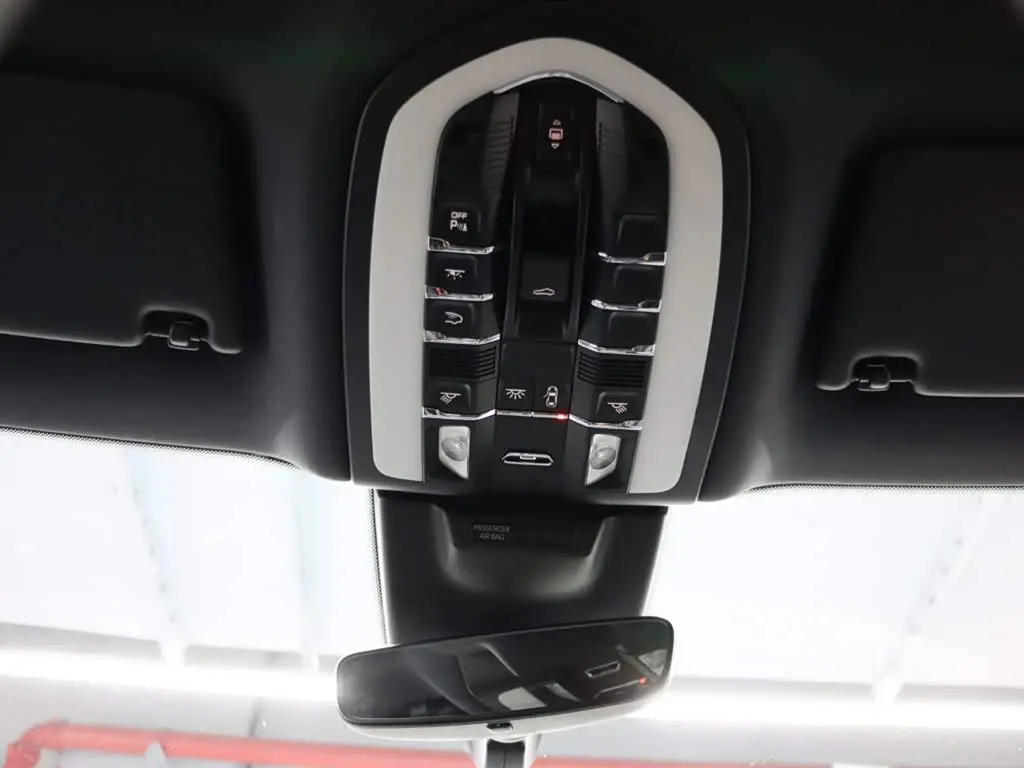 Porsche Macan 2023 — Photo 20/20