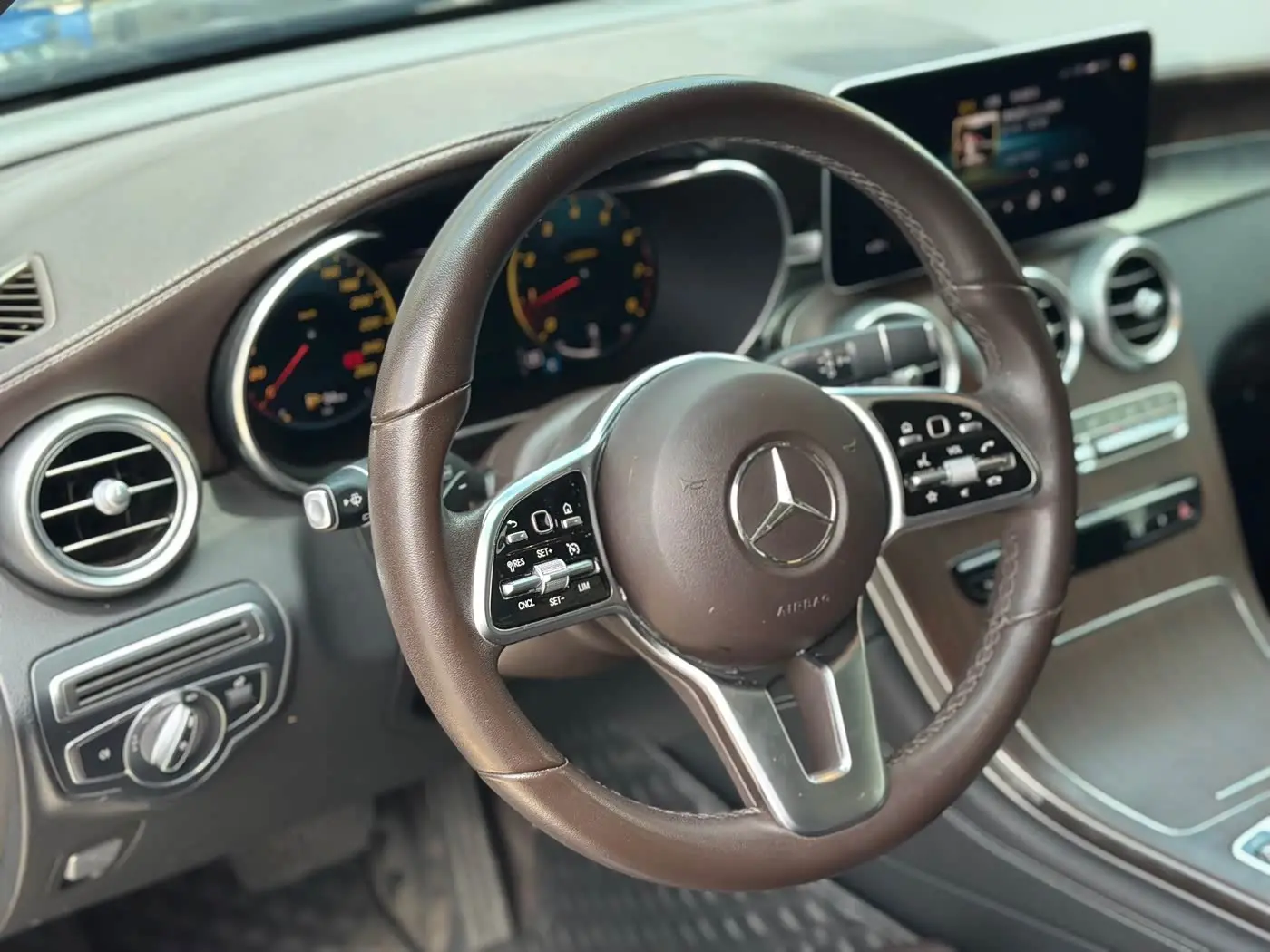 Mercedes-Benz GLC 2020 — Photo 6/20