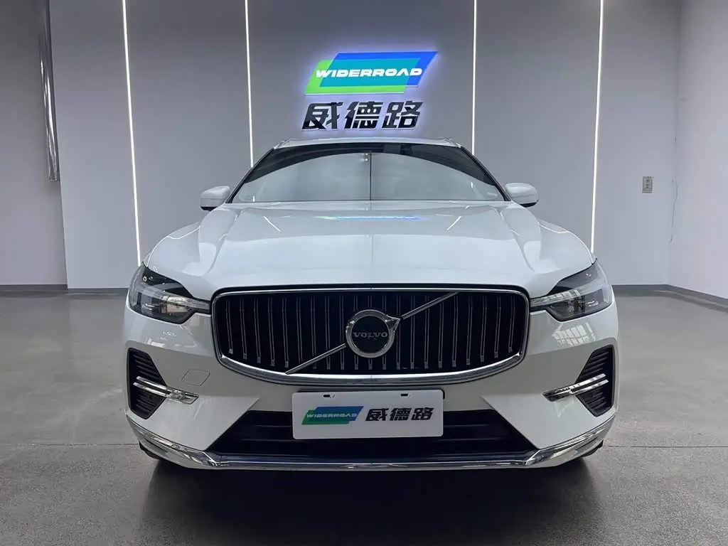 Volvo XC60 2022 — Фото 2/20